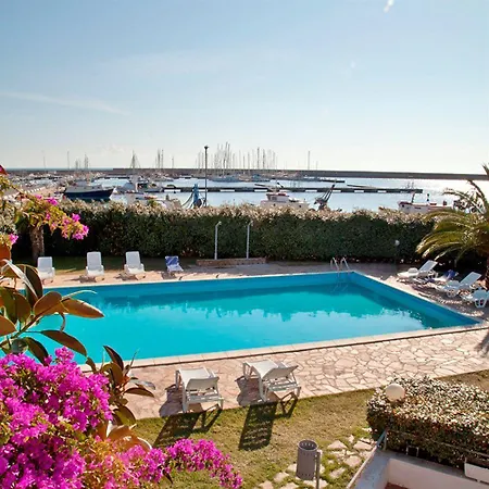 Ξενοδοχείο με διαμερίσματα Abitare In La Caletta